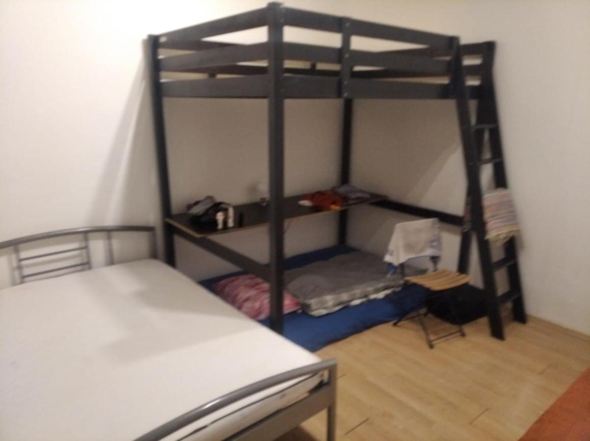 Economy Flat 18 Minutes From Vaclavske Namesti Apartament *